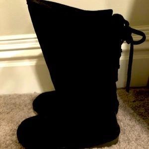 COPY - Black warm bear paw boots only worn a few times because they were too bi…